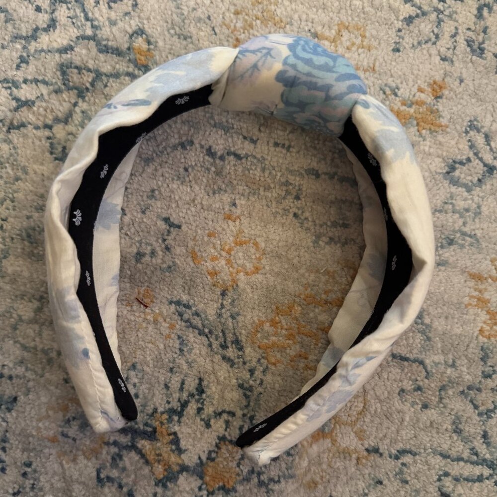 Lele Sadoughi White and Blue cloth headband